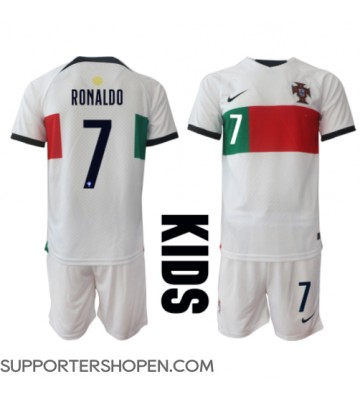 Portugal Cristiano Ronaldo #7 Bortatröja Barn VM 2022 Kortärmad (+ korta byxor)